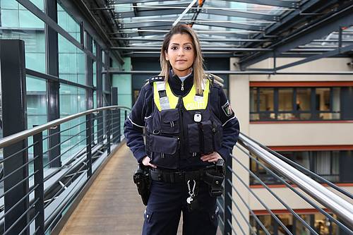 Özlem Yagmur im Polizeipräsidium Köln.
