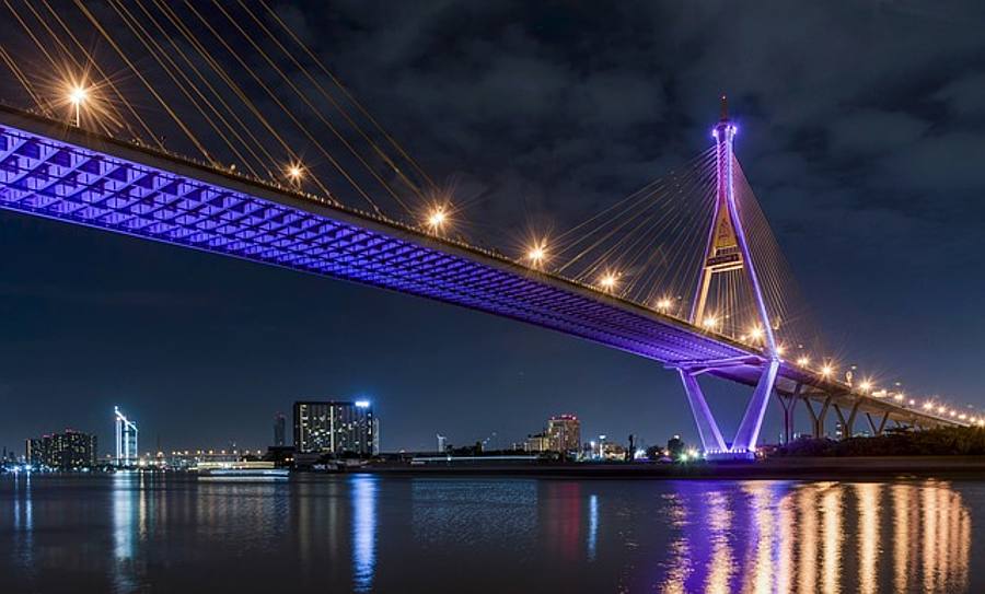 Die Rama-VIII.-Brücke in Bangkok