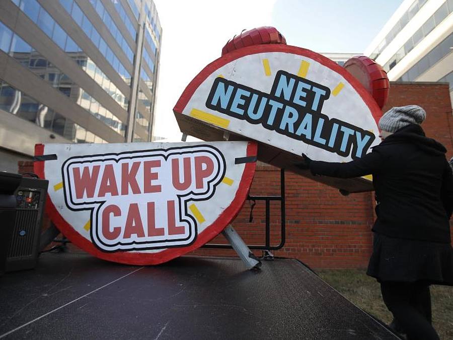 Protestaktion vor dem Gebäude der Telekommunikationsaufsicht FCC in Washington Foto: Carolyn Kaster/AP