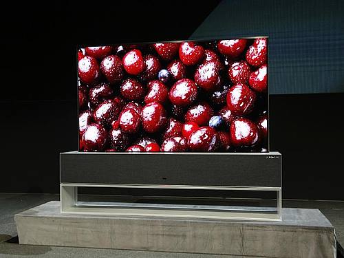 Der zusammenrollbare LG-Fernseher auf der CES in Las Vegas. Foto: John Locher/AP