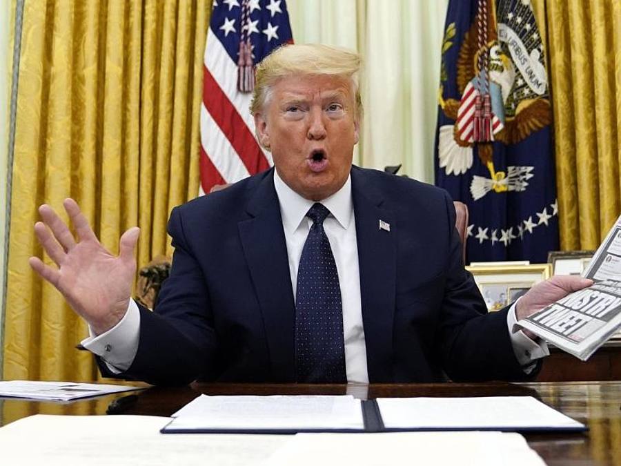 US-Präsident Trump wirft Online-Netzwerken wie Twitter Zensur vor und will die Plattformen mit einer neuen Verordnung stärker reglementieren. Auslöser für Trumps Vorstoß ist eine Auseinandersetzung mit Twitter. Foto: Evan Vucci/AP/dpa