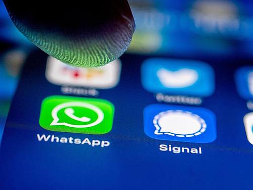 WhatsApp betont, dass mit dem Update keine erweiterte Datenweitergabe an Facebook verbunden sei. Foto: Zacharie Scheurer/dpa-tmn
