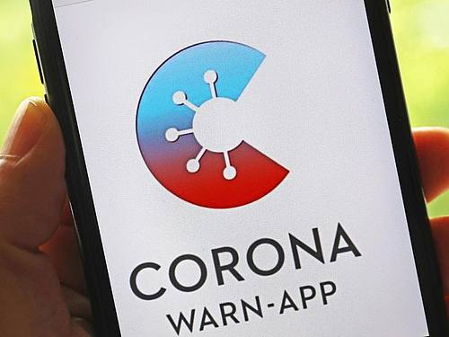 Die offizielle Corona-Warn-App ist auf einem Smartphone zu sehen. Foto: Oliver Berg/dpa
