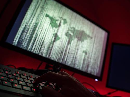 Eine britische Sicherheitsbehörde warnt vor russischen Cyberangriffen. Foto: Nicolas Armer/dpa/Illustration