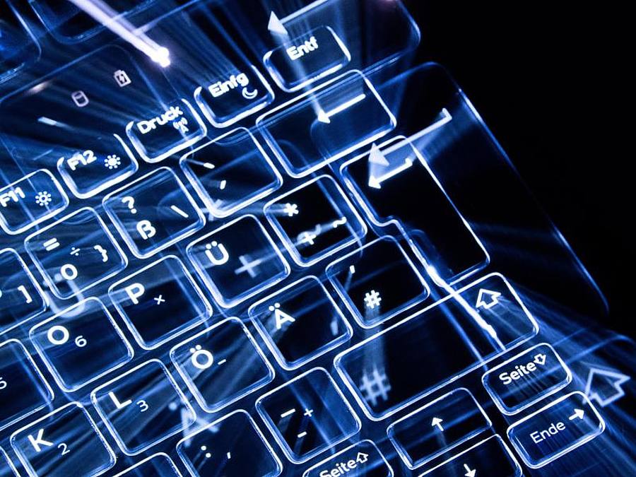 Russische Hacker haben Attacken angekündigt. Mit Cyberangriffen und Anschlägen muss laut Verfassungsschutz daher gerechnet werden. Foto: Sebastian Gollnow/dpa