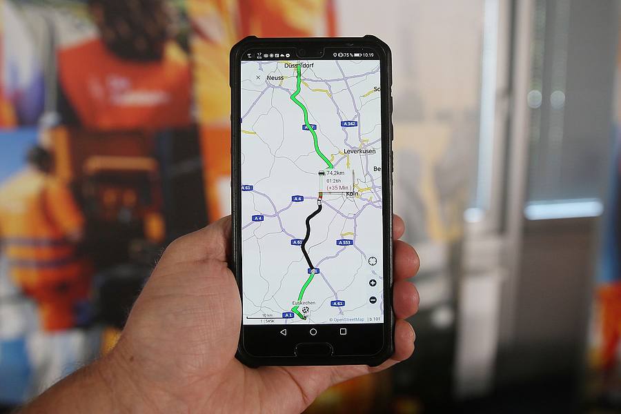 Die Autobahn-App auf einem Smartphone