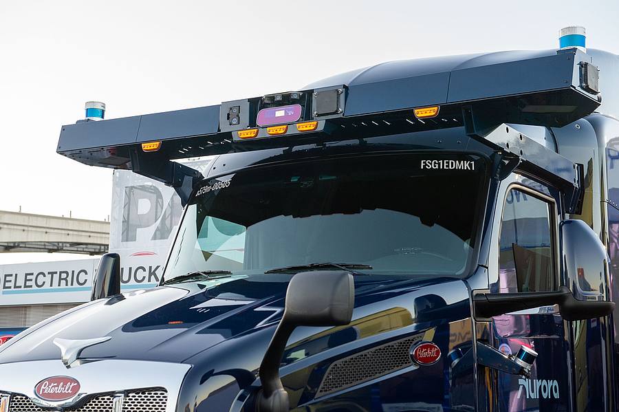 Die Roboterwagen-Firma Aurora zeigt einen selbstfahrenden Sattelschlepper auf der Technik-Messe CES in Las Vegas.