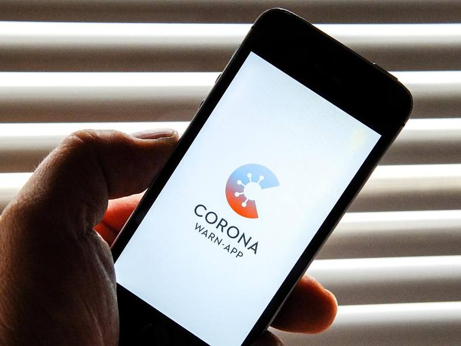Die Entwickler der Corona-Warn-App des Bundes haben den kompletten Programmcode der Anwendung offengelegt. Foto: Stefan Jaitner/dpa