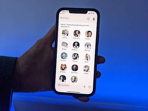 Clubhouse ist eine Audio-App, bei der die Anwender Gesprächen wie bei einem Live-Podcast zuhören oder sich aktiv an Diskussionen beteiligen können. Foto: Christoph Dernbach/dpa