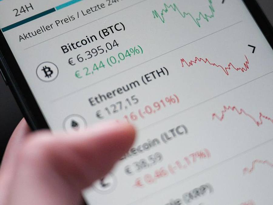 Mit Bitcoin oder Ether kann man jetzt ein Werk des Streetart-Künstlers Bansky bezahlen. Foto: Marijan Murat/dpa