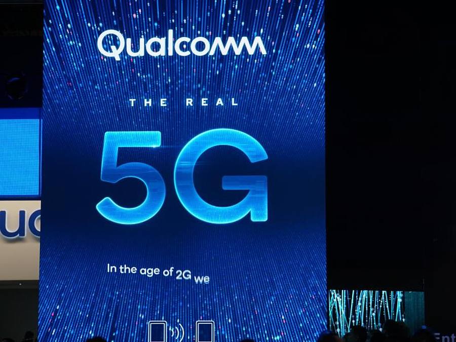 Werbeschild der Firma Qualcomm auf der CES Messe. Foto: Christoph Dernbach/dpa