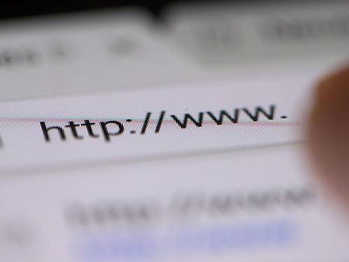 Cyberkriminelle locken Anwender im Web verstärkt auf gefälschte Websites von Marken-Unternehmen. Foto: Jens Büttner/dpa-Zentralbild/dpa