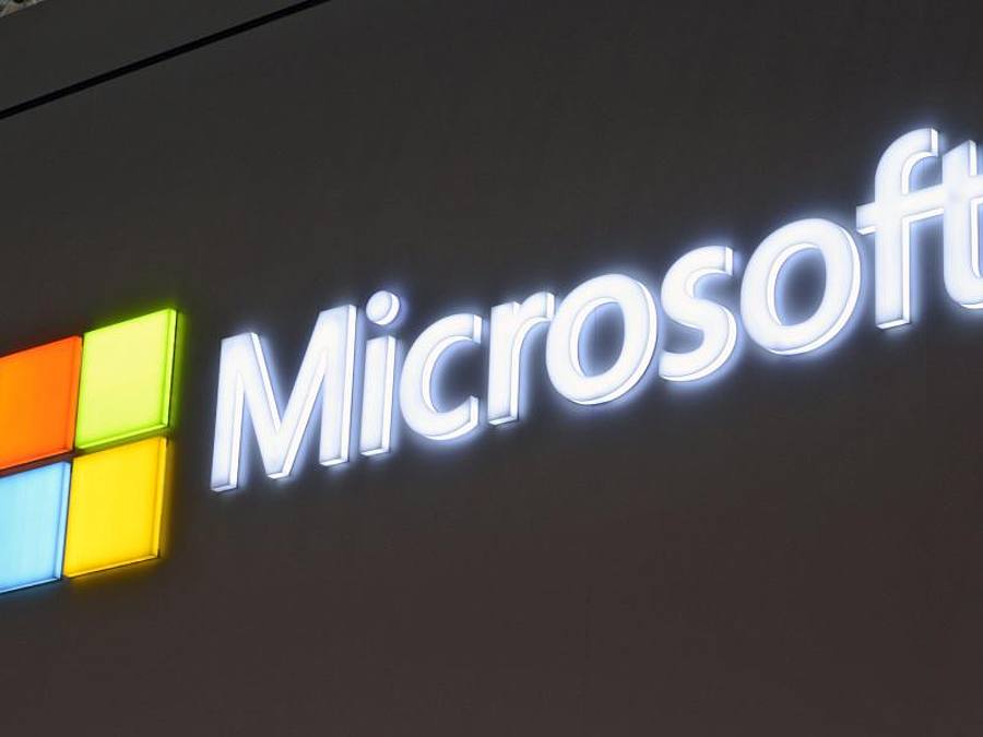 Microsoft erhalte monatlich rund 1000 Beschwerden weltweit über entsprechende Betrugsversuche - auch als Microsoft-Mitarbeiter geben sich die Kriminellen immer wieder gerne aus. Foto: Mauritz Antin/EPA FILE/dpa