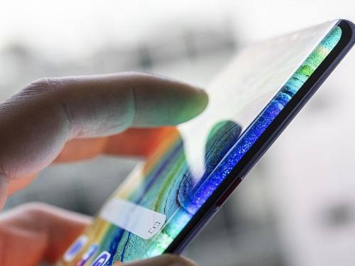 Smartphone in Benutzung. Foto: Robert Günther/dpa-tmn/dpa
