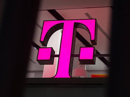 Das Logo der Deutschen Telekom. Foto: Rainer Jensen/dpa