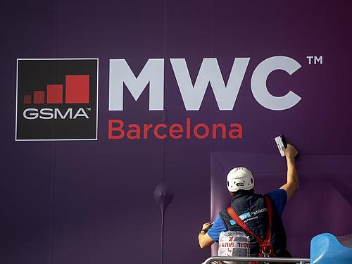 Für den Mobile World Congress in Barcelona mehren sich die Absagen. Foto: Emilio Morenatti/AP/dpa