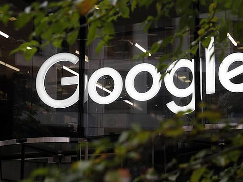 Das Google-Logo in den Büros am Granary Square in London. Foto: Alastair Grant/AP/dpa