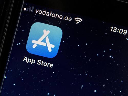 Apple stellt sich mit einer Warnung vor negativen Folgen für Verbraucher gegen Teile der EU-Pläne für neue Regeln im Digital-Geschäft. Foto: Fabian Sommer/dpa