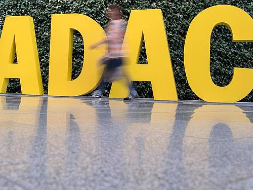 ADAC Logo. Foto: picture alliance / Peter Kneffel/dpa