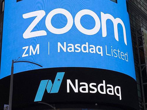 Zoom ist seit April 2019 am Aktienmarkt notiert. Foto: Mark Lennihan/AP/dpa