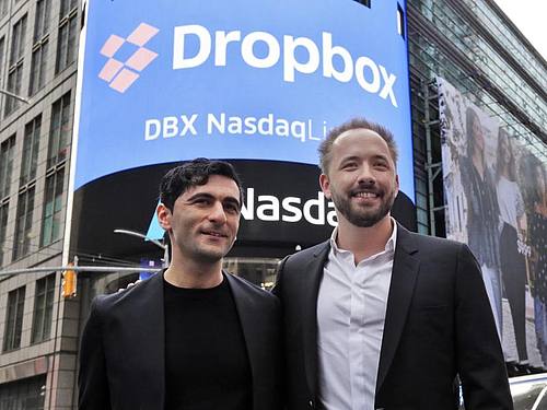 Die Dropbox-Gründer Arash Ferdowsi (l) und Drew Houston in New York. Foto: Richard Drew/AP