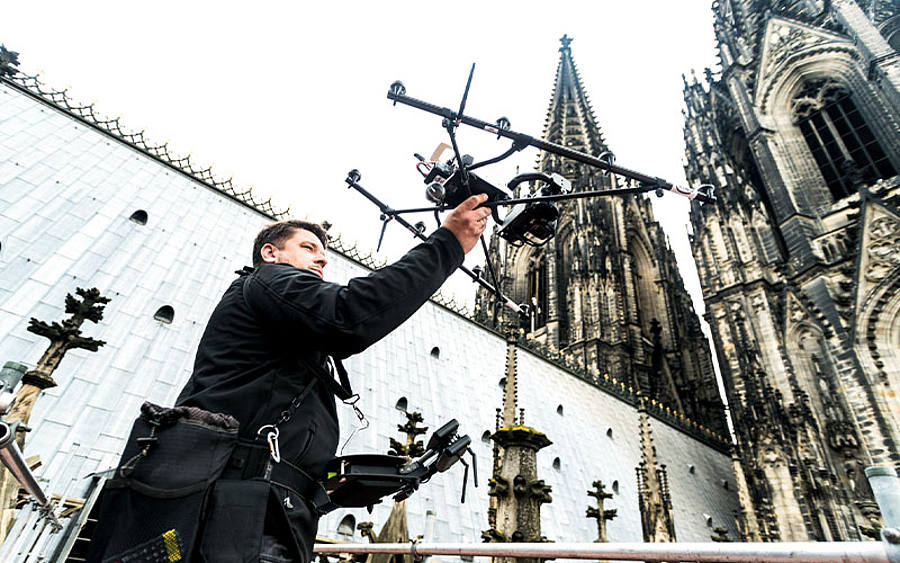 Drohne vor Kölner Dom
