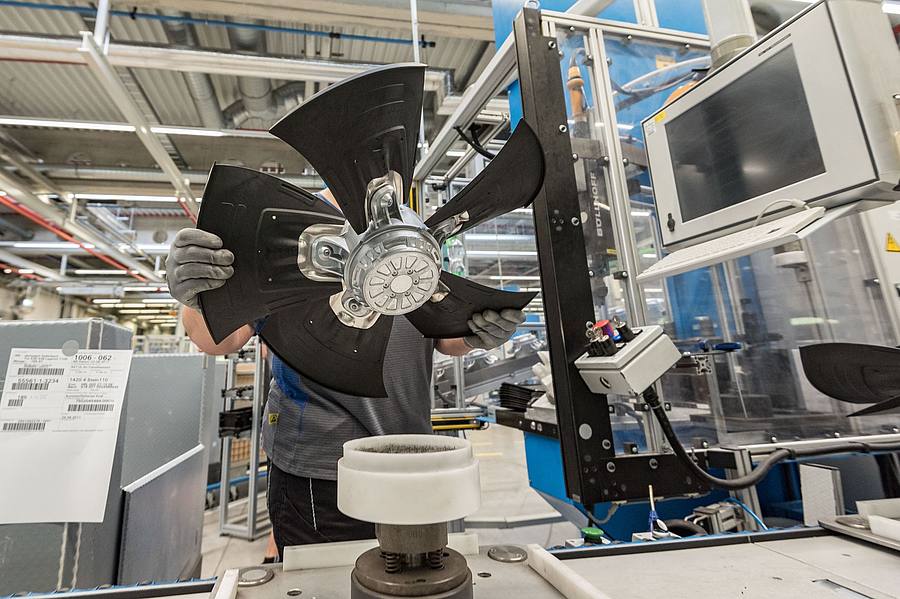 Mitarbeiter eines Herstellers von Ventilatoren