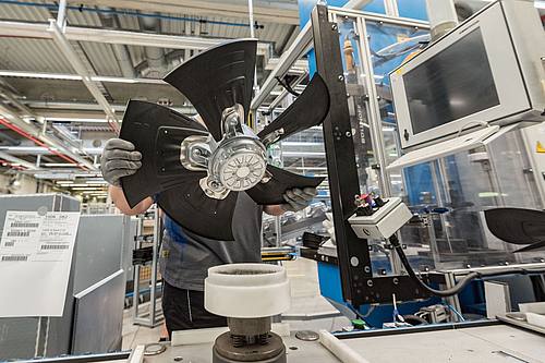 Mitarbeiter eines Herstellers von Ventilatoren