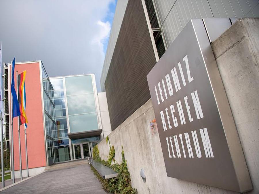 Die Anlage eines Quantencomputers soll in das Leibniz-Rechenzentrum (LRZ) der Bayerischen Akademie der Wissenschaften in Garching integriert werden. Foto: Lino Mirgeler/dpa
