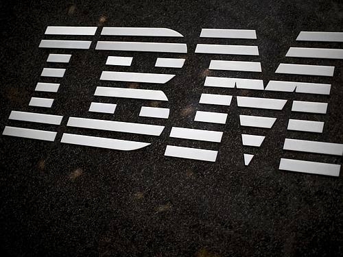 Das Computer-Urgestein IBM hat im ersten Quartal deutliche Geschäftseinbußen hinnehmen müssen und angesichts der Corona-Krise seine Jahresprognose gestrichen. Foto: Mary Altaffer/AP/dpa