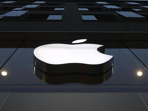 Bei Apple kommen Kamera-Rucksäcke zum Einsatz. Foto: Matthias Schrader/AP/dpa