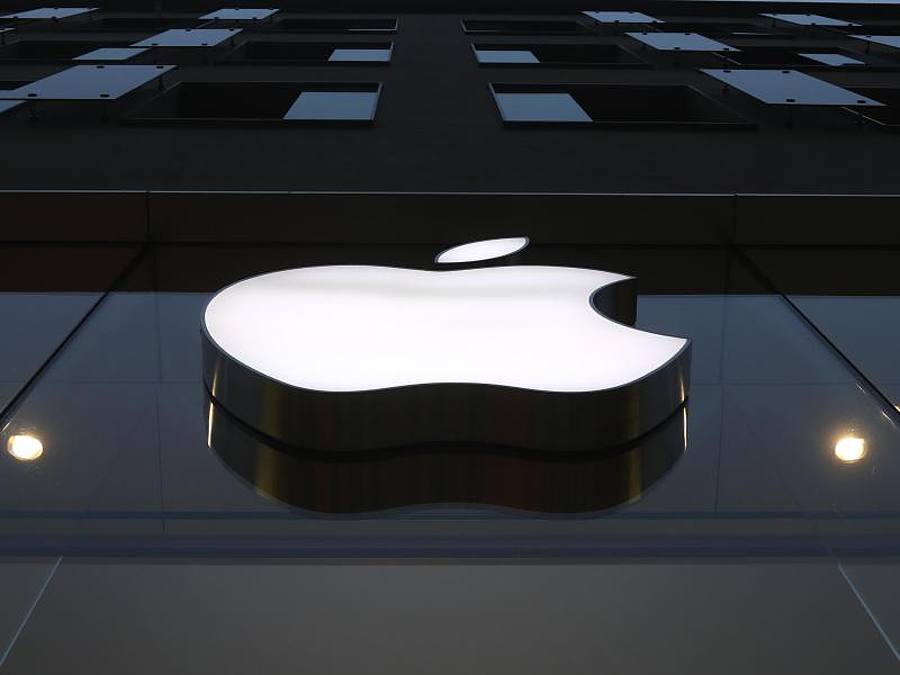 Bei Apple kommen Kamera-Rucksäcke zum Einsatz. Foto: Matthias Schrader/AP/dpa