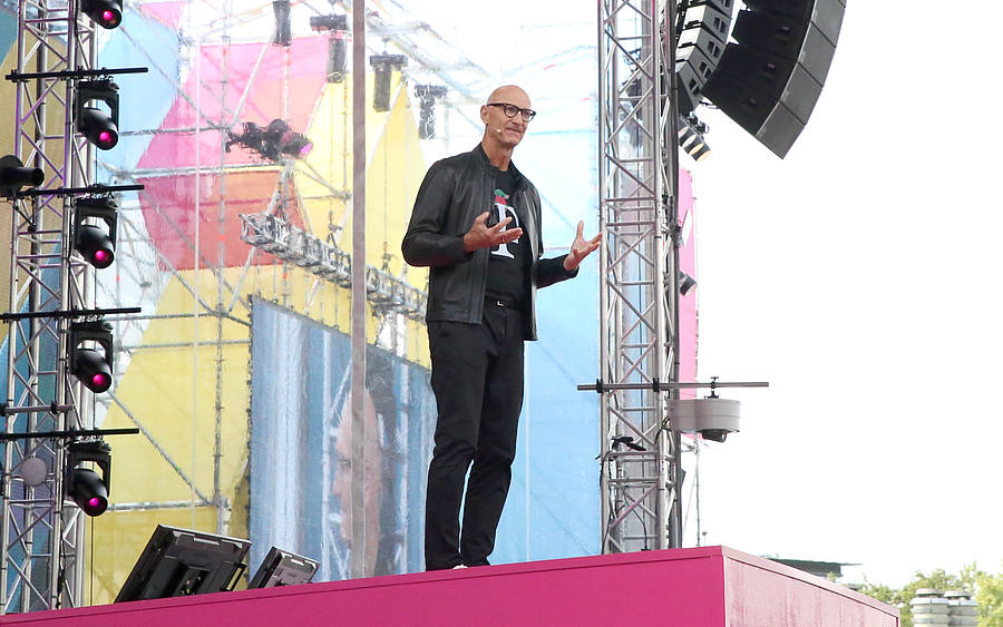 Tim Höttges, Telekom