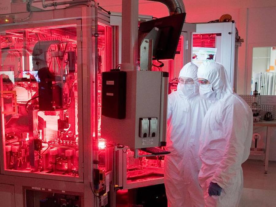Northvolt hat mit seiner Batterietechnologie für Elektroautos in diesem Jahr eine große Summe in einer Finanzierungsrunde eingeholt. Foto: Julian Stratenschulte/dpa