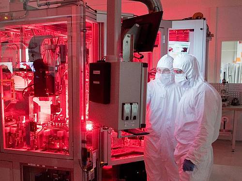Northvolt hat mit seiner Batterietechnologie für Elektroautos in diesem Jahr eine große Summe in einer Finanzierungsrunde eingeholt. Foto: Julian Stratenschulte/dpa