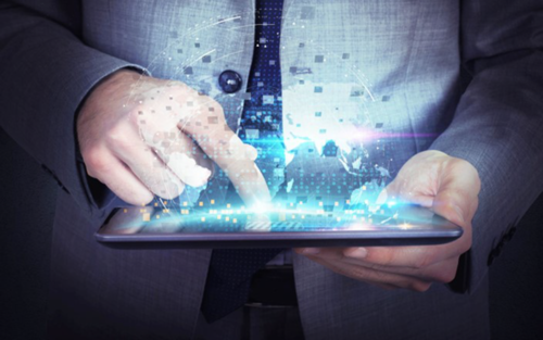 Business-Mann mit Tablet