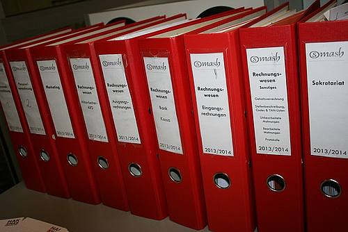 Ordner mit Aufschrift Rechnungswesen