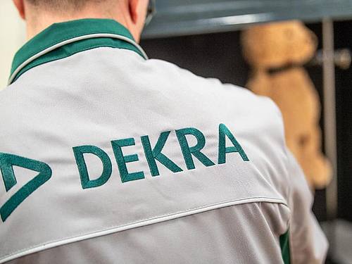 Der Stuttgarter Prüfkonzern Dekra, Polizeivertreter und Unfallexperten haben bei den erwarteten EU-Regeln für bestimmte Datennutzungen Forderungen angemeldet. Foto: Fabian Sommer/dpa