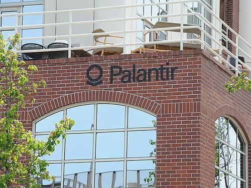 Die geheimnisumwobene Datenfirma Palantir arbeitet mit hohen Verlusten. Foto: Andrej Sokolow/dpa