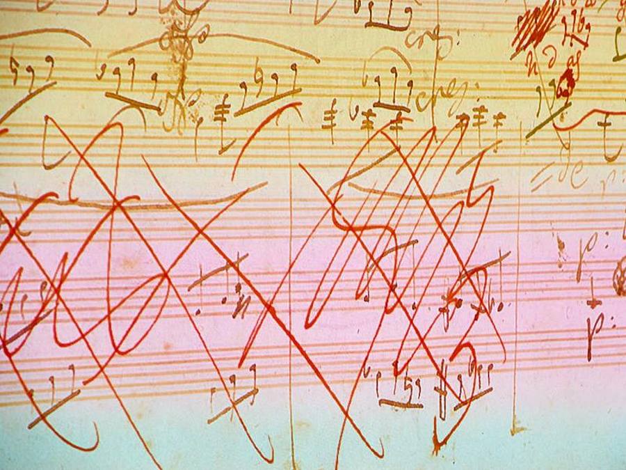 Eine Skizze aus der mit künstlicher Intelligenz fertig gestellten 10. Sinfonie von Beethoven. Foto: Iris Schröder/Deutsche Telekom /dpa