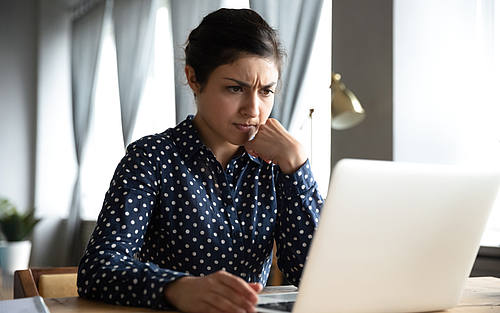 Frau am Computer