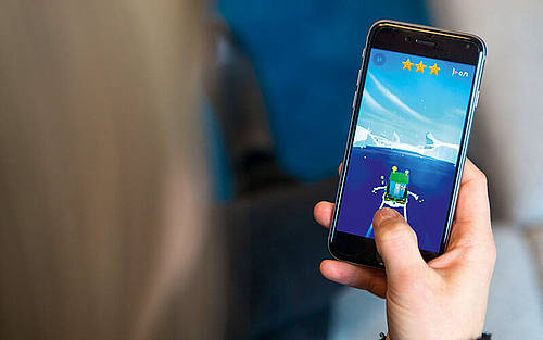 Ein Smartphone auf dem das Spiel „Sea Hero Quest” läuft
