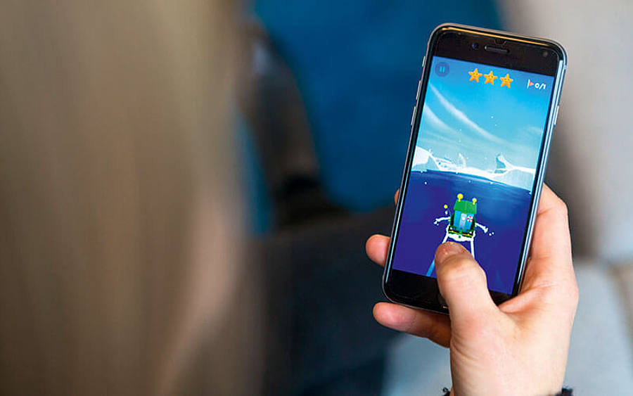 Ein Smartphone auf dem das Spiel „Sea Hero Quest” läuft