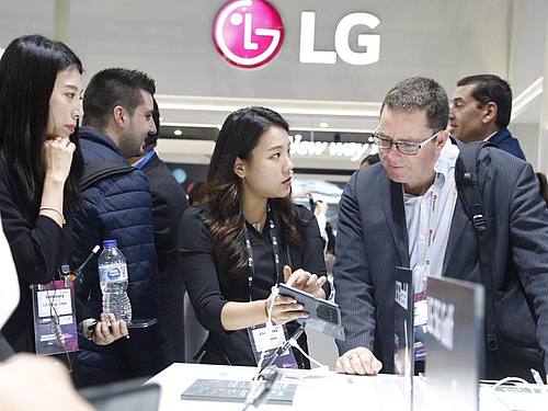 LG will in diesem Jahr wegen des Coronavirus auf eine Teilnahme am Mobile World Congress in Barcelona verzichten. Foto: Clara Margais/dpa