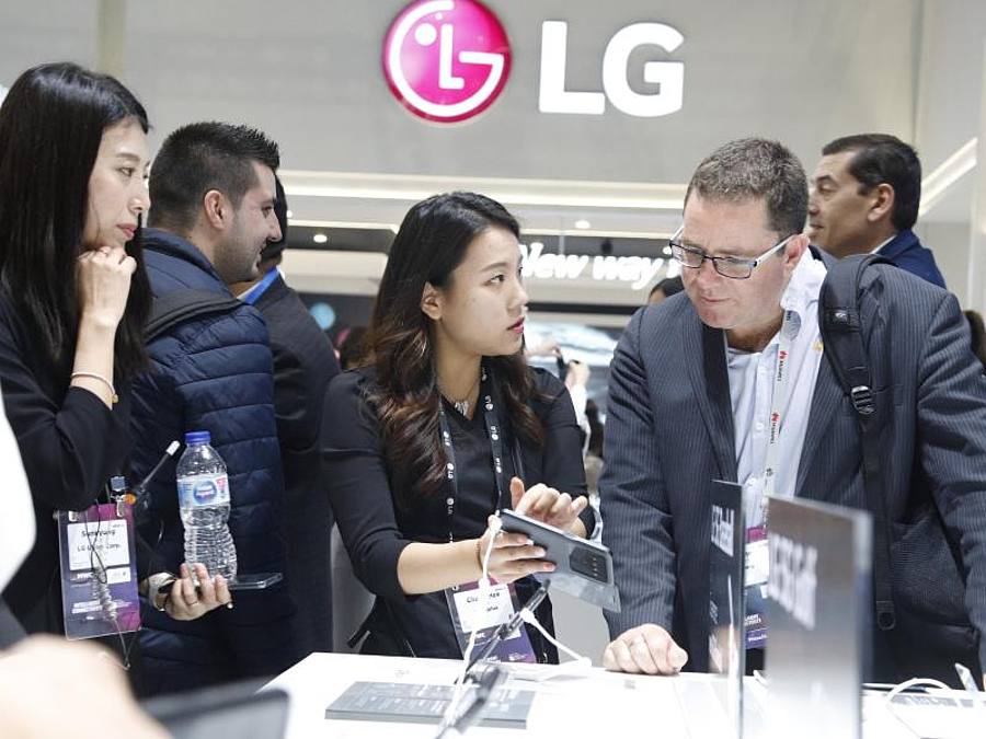 LG will in diesem Jahr wegen des Coronavirus auf eine Teilnahme am Mobile World Congress in Barcelona verzichten. Foto: Clara Margais/dpa
