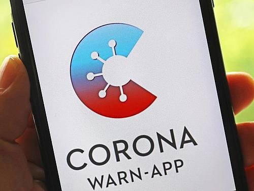Die offizielle Corona-Warn-App wurde laut RKI bislang 33,1 Millionen Mal heruntergeladen. Foto: Oliver Berg/dpa