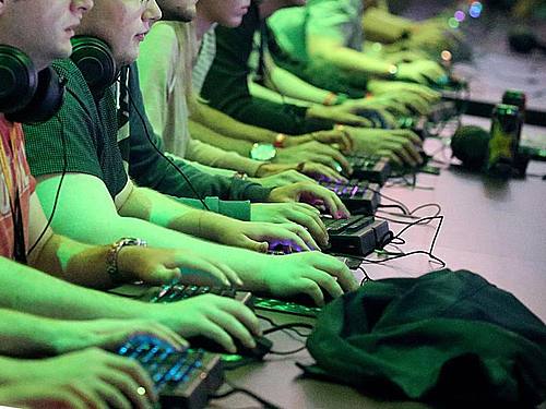 Eifriger Computerspieler in Köln: Die Bundesregierung unterstützt künftig die Entwicklung von Computerspielen in Deutschland auch finanziell. ((Foto: Oliver Berg))