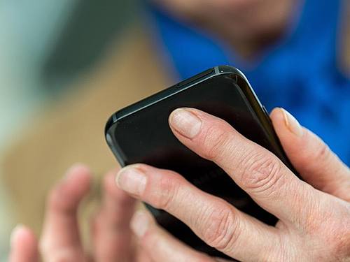 Google soll übermäßig Daten über Smartphones mit seinem Android-System sammeln. Foto: Sebastian Gollnow