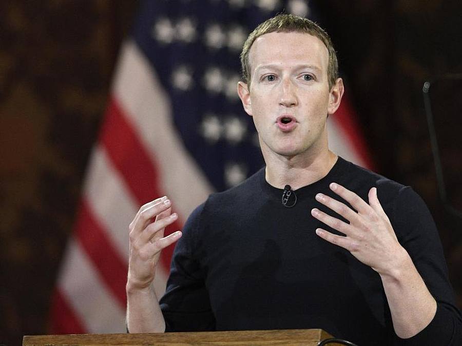 Facebook-Chef Mark Zuckerberg spricht in der Georgetown University. Facebook wird den scheidenden US-Präsidenten D. Trump bis auf Weiteres sperren. Foto: Nick Wass/AP/dpa