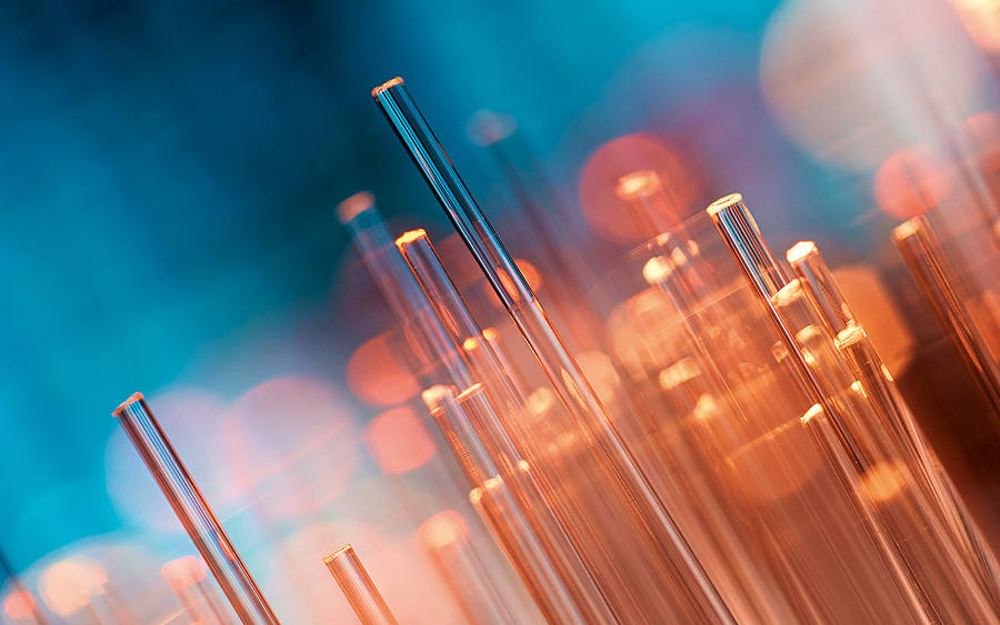 Bildquelle: Deutsche Glasfaser, iStock/Thomas Vogel